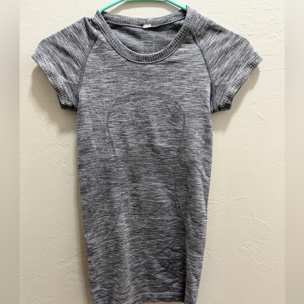 lululemon athletica Gray Short Sleeve Tee